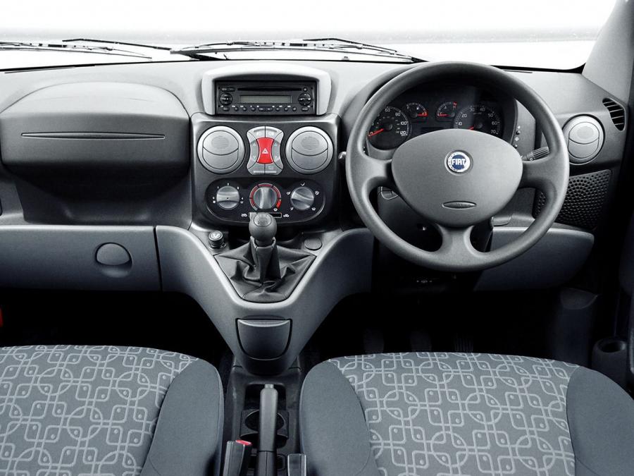  Fiat Doblo Panorama 2000 года  (UK) (фото 4 из 10)